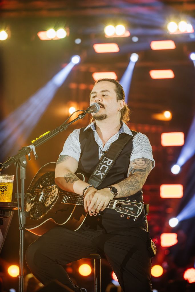 Dino Fonseca - Performance ao vivo 3